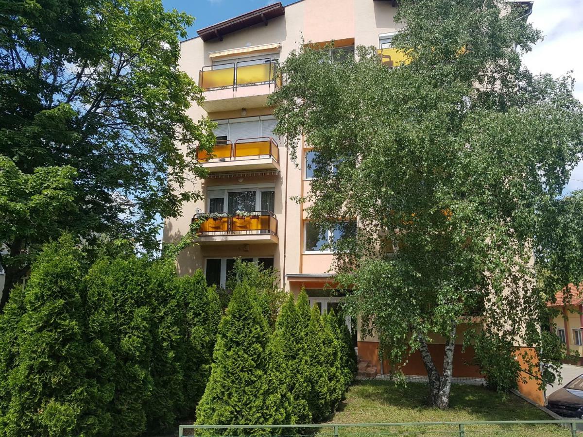 Bazsi Apartman Siófok Zewnętrze zdjęcie