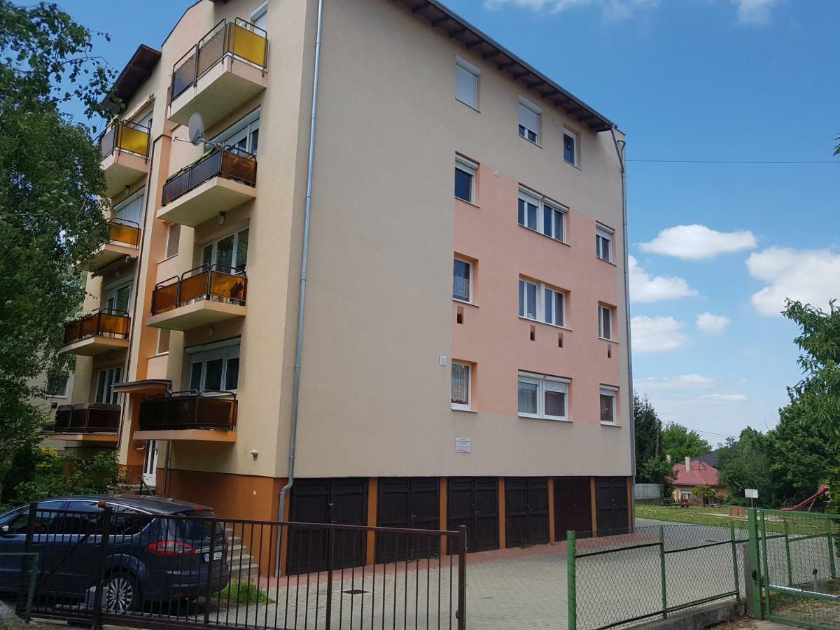Bazsi Apartman Siófok Zewnętrze zdjęcie